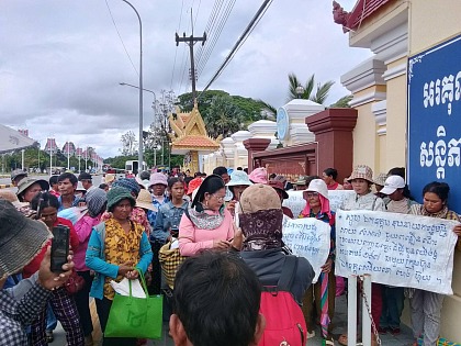A representative of the 175 Land Community, Phav Nheung, tells her fellow community members about the outcome of the meeting with the Koh Kong provincial governor regarding their petition and the request for social land outside Koh Kong provincial hall today. Photo from the Koh Kong community members.